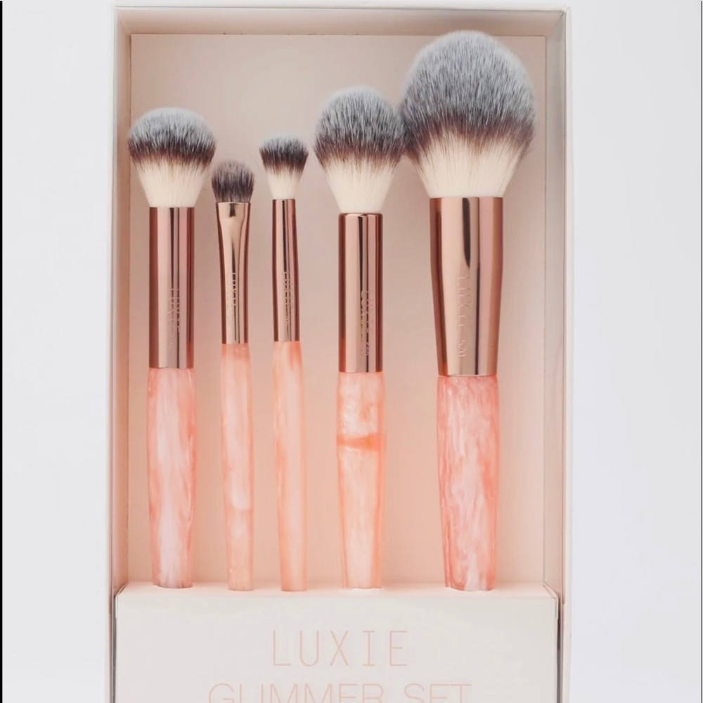 New in box Makeup brush set. NWOT